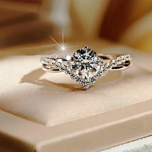 925 Sterling Silver White Sapphire Diamond Ring - Picture 4 of 11